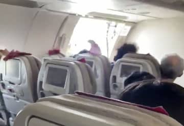 ニュース画像：アシアナ機がドア開き着陸　韓国・大邱で乗客搬送、男性捜査