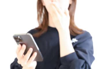 「俺が悪いから友達をやめないでやってくれ！」高校時代に彼氏を略奪された女性、電話口でかばい合う二人に絶句【後編】