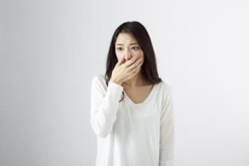 友人の旦那との不倫が発覚しても謝罪なし！　男癖の悪い女友達と絶縁した女性
