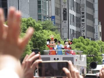4年ぶりの熱気「第50回神戸まつり」 ディズニーや市民のパレードに歓声　ライブやイベントも盛況