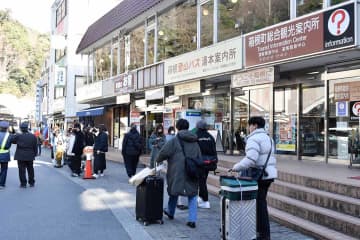箱根の2022年観光客数、前年比28％増の1736万人　コロナ禍前の8割程度に回復 / #カナロコ by 神奈川新聞 