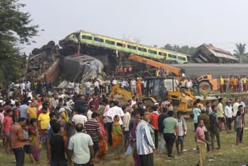 ニュース画像：「インドで列車事故、230人死亡　近年最悪か、900人けが」