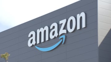 Amazon 建設中の巨大物流拠点公開　新鋭ロボット2600台
