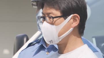 「お尻もんであげる」など複数回電話　小学生女児に抱きついてキス…強制わいせつで逮捕の55歳市議　図書館以外でも犯行か