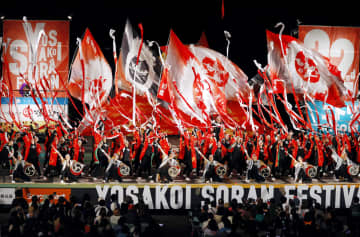 YOSAKOI祭り閉幕、札幌　マスクせず2万4千人が演舞
