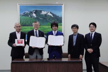 ロックを聴かせて育てた野菜を販売＝フードロスの削減？！麗澤大学の学生が「ロッキンベジタブル®︎」事業に参画　～株式会社ノースエレメンツとの産学連携協定を締結～