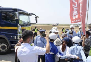 佐賀の新駐屯地、土砂搬入始まる　陸自オスプレイ配備へ