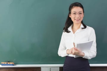 教員採用「囲い込み」目立つ　応募者減で「教員免許なし」でも...