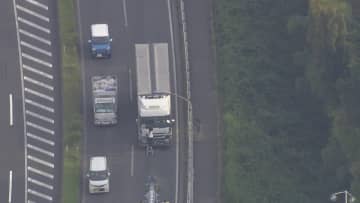 【速報】大型トラックが男女をひく　1人は意識不明の状態　千葉・成田市