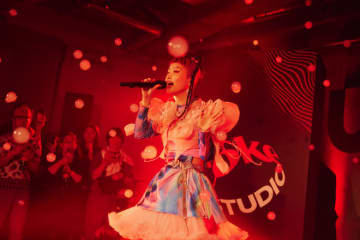 Mrs. GREEN APPLEと水曜日のカンパネラが「Coke STUDIO」イベントで200名限定ライブ