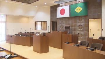 “傷害罪”の村議長が辞任届　女性職員の首にシートベルト