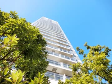 タワマン暮らし、実際どうなの？「洗濯物をベランダに干せない」「ゴミ捨て場が各階にある」