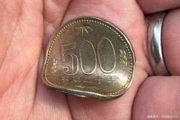 洗濯機から出てきた五百円、その形状に目を疑う…　「予想外のパワー」にネット民驚愕