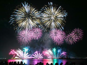 【みなとみらい】横浜港に約2万発の花火が打ち上がる！2023年首都圏「夏祭り＆花火大会」まとめ