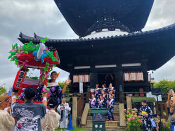 関西の夏祭りトップ切り「愛染祭」フランスの女性、チャンチキの音色に魅せられて…