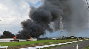 【速報】「爆発だ」と119番通報　野田の養豚場で火災　豚舎延焼か、1棟ほぼ全焼　けが人なし　千葉