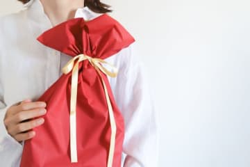 セフレからのプレゼントを「いらないから」と誕生日プレゼントに流用してくる友人と絶縁するまで