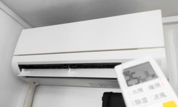 職場のエアコンを25度にしたい女性　寒がりは「カーディガン羽織ったりすればいいとイライラしてしまいます」