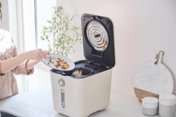 ニオイを抑えながら細かく粉砕　recolte「生ごみ処理機」