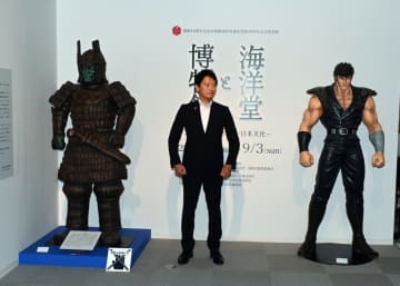 斎藤知事も思わず記念撮影　フィギュアの『海洋堂』とコラボしたユニークな特別展　兵庫県立歴史博物館