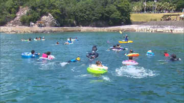 夏休みスタート“行列”も　突然の雨も...梅雨明けは
