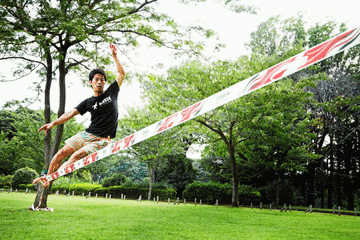 ロッテ、8月の西武3連戦で「スラックライン」パフォーマンス実施　プロ3選手が球場外で技を披露