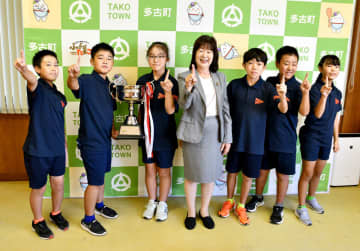 多古・久賀小チーム、スナッグゴルフで全国初V　2児童がベストスコア　町長に喜び報告　千葉