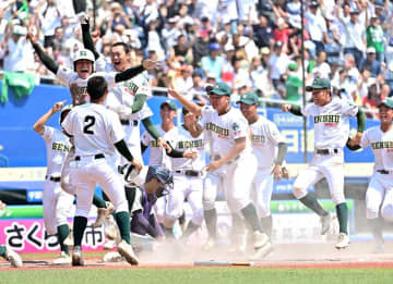 ＜高校野球＞専大松戸、最強ナイン終盤本領　習志野との壮絶な打撃戦制す　千葉大会決勝