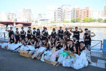 マッチョ35人が隅田川花火大会の後を掃除　ちりのかけらも残さない筋肉軍団