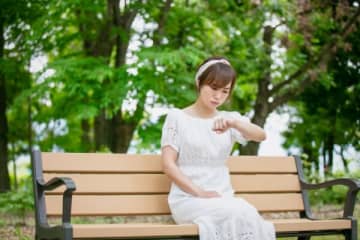 遅刻常習犯の友人に理由を聞いたら「反対方向の電車に乗ってしまった」　ありえない答えに絶縁した女性