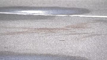 女性が“包丁”で切りつけられる　男逃走...2人に面識ありか