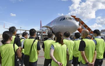 高校教員が成田空港の仕事を見学　進路担当、職員不足解消を狙い