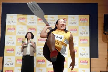 ロバート秋山、イベントで大暴れするも…　まさかの展開に「これってドッキリじゃ」　ファミレス「ジョイフル」のイベントに登場したロバート・秋山竜次さん。段取り無視の大暴れ…！？