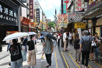 「制限のない」神奈川のお盆休みスタート　にぎわう箱根、中華街　海辺は台風に備えも / #カナロコ by 神奈川新聞 