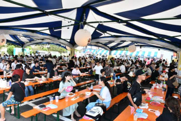ポーク＆ビア夏祭り盛況　東庄町役場　4年ぶり、特産豚肉を堪能　13日まで