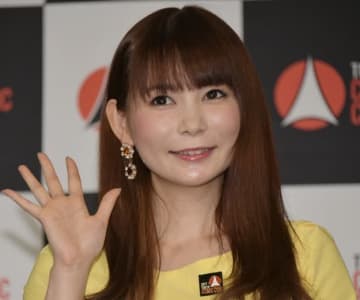 人気タレント、440万円のティアラに感激…！→ドレス姿に「リアルプリンセス」「めちゃくちゃ可愛い」とファン絶賛