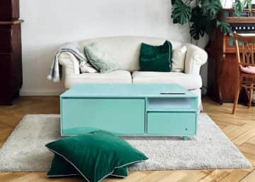 冷凍・冷蔵庫を備えたスマートテーブル　ワイヤレススピーカー機能も