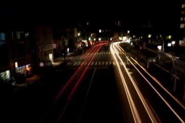 怪奇！夏の深夜のバイパスで街灯下に見た黒い人影　「向こうの目だけがこちらを見ている」【夏の怪談特集】