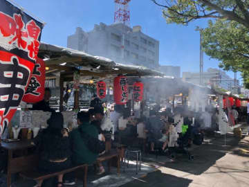 毎月第3金土日は千葉駅前大通りではしご酒！「ちば富士見屋台横丁」