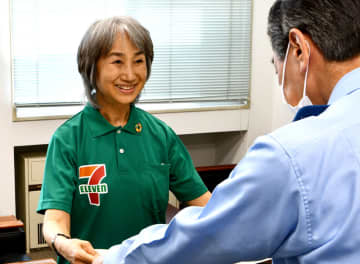 「セキュリティ対策でギフトカード必要」詐欺疑い通報、被害防ぐ　コンビニ店員に感謝状　香取署