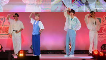 道枝駿佑＆長尾謙杜＆正門良規＆小島健に大歓声「Seventeen」創刊55周年イベントに登場