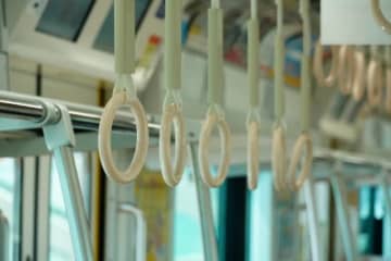 電車でヤンキー風男性と肩がぶつかって……一触即発の状況を回避した中年男性