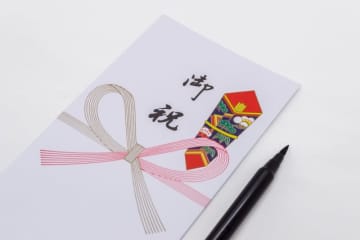 結婚した友人に3万円のお祝い品を送った女性「私の時には1万にも満たない祝い品に腹が立ち、絶縁しました」
