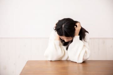 「故人を悼む気持ちなさすぎるやろ！」友人の不謹慎なお願い事にドン引きして絶縁した女性