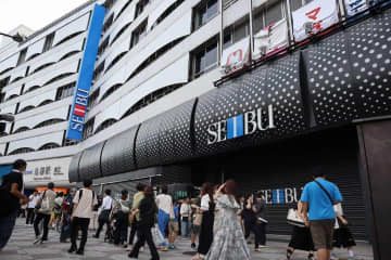 西武池袋本店「ストライキ決行」の衝撃　目の当たりにした若者たちの本音