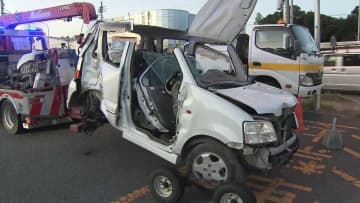 「車から出られない」　千葉で乗用車同士が激突