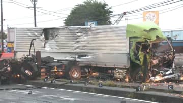 トラックとトレーラーが衝突　9時間通行止め...男性死亡　雨の影響? 路面ぬれていたか