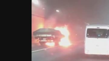 トンネル内でトラックが炎上し全焼…「フロント部分から火が」運転手が通報　3時間余り通行止め