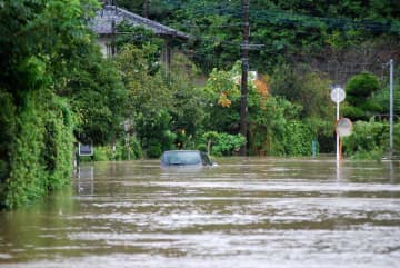 【速報】千葉県内8日午後も大雨続く　市原市で最高警戒レベル「緊急安全確保」発令　長柄町では冠水で車が立ち往生　台風13号