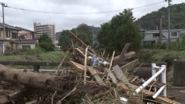 福島 冠水被害相次ぐ 男性死亡　各地で記録的大雨に